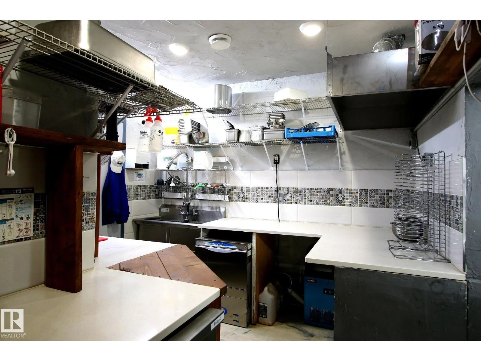 10020 JASPER AV NW