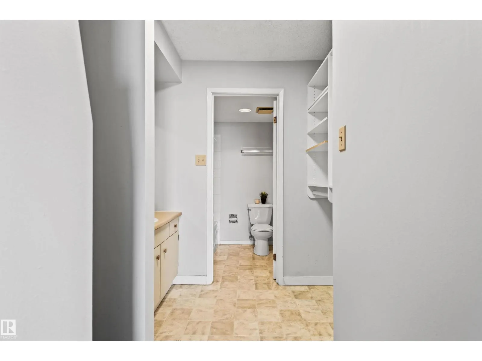 #1809 10149 SASKATCHEWAN DR NW