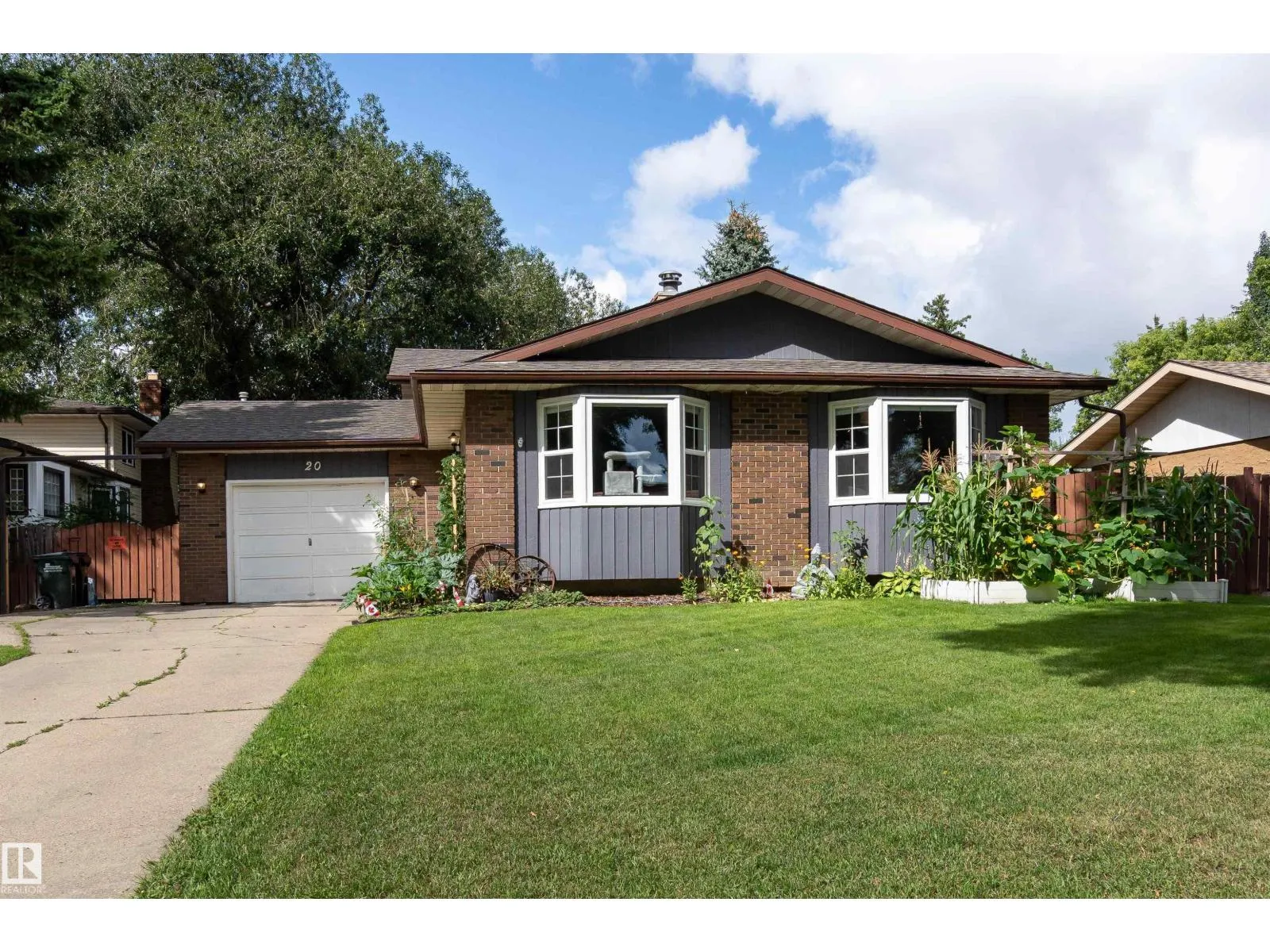 20 WOODLAKE RD