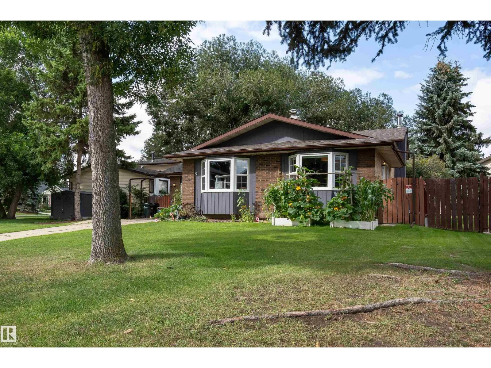 20 WOODLAKE RD