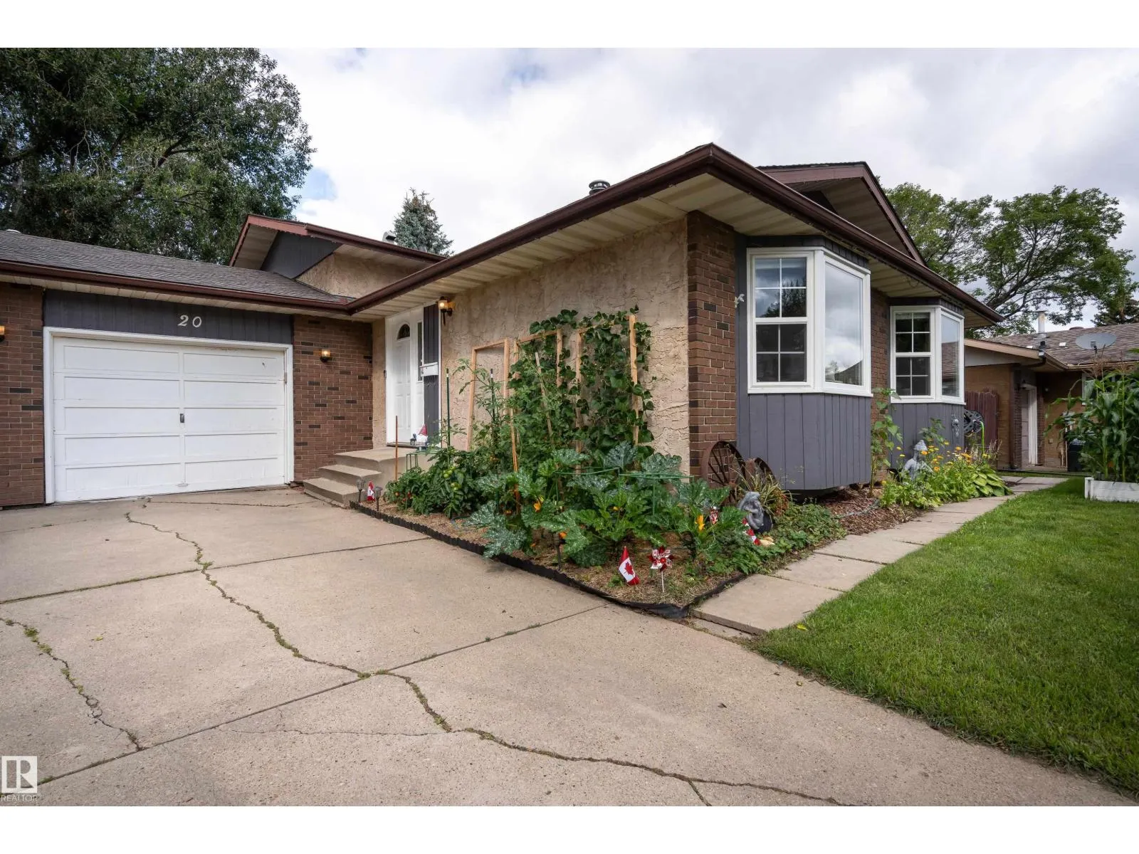 20 WOODLAKE RD