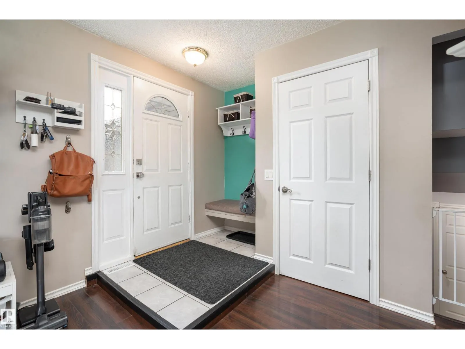 20 WOODLAKE RD