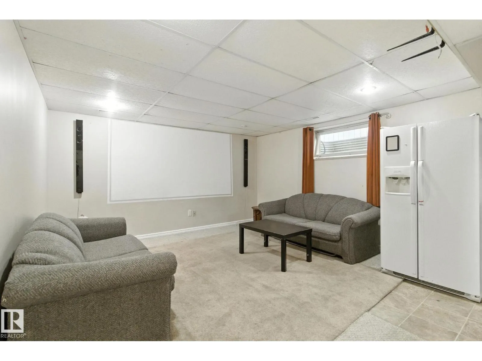 3368 24 AV NW