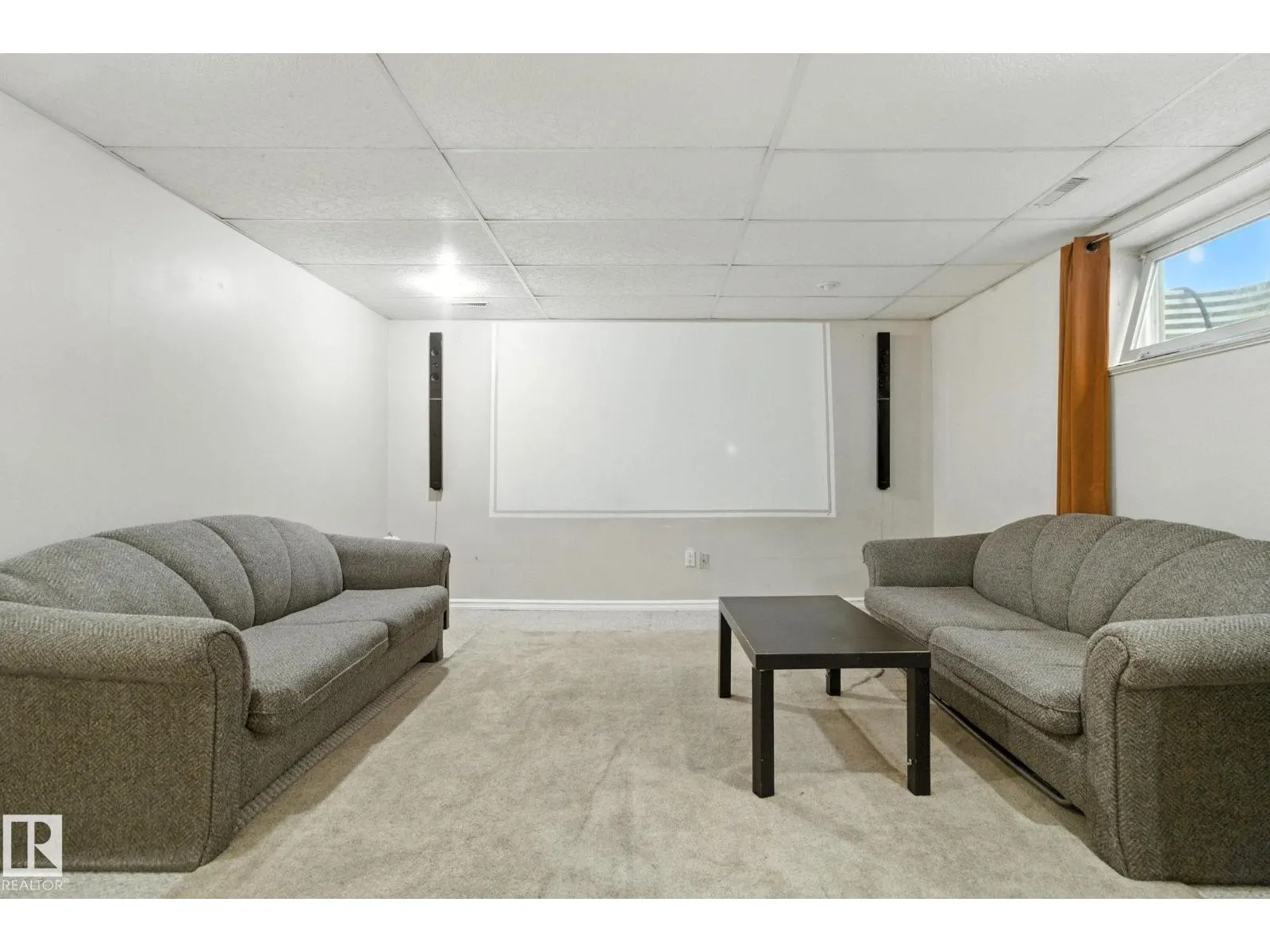 3368 24 AV NW