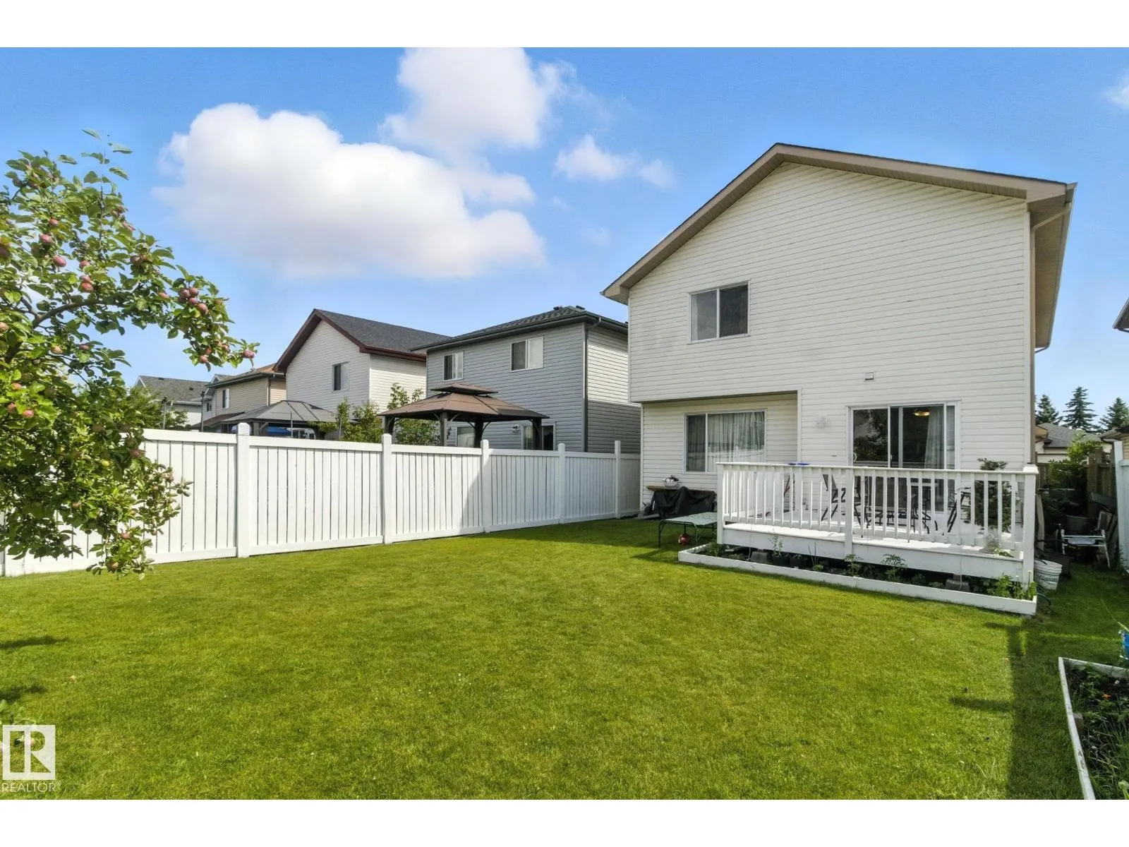 3368 24 AV NW
