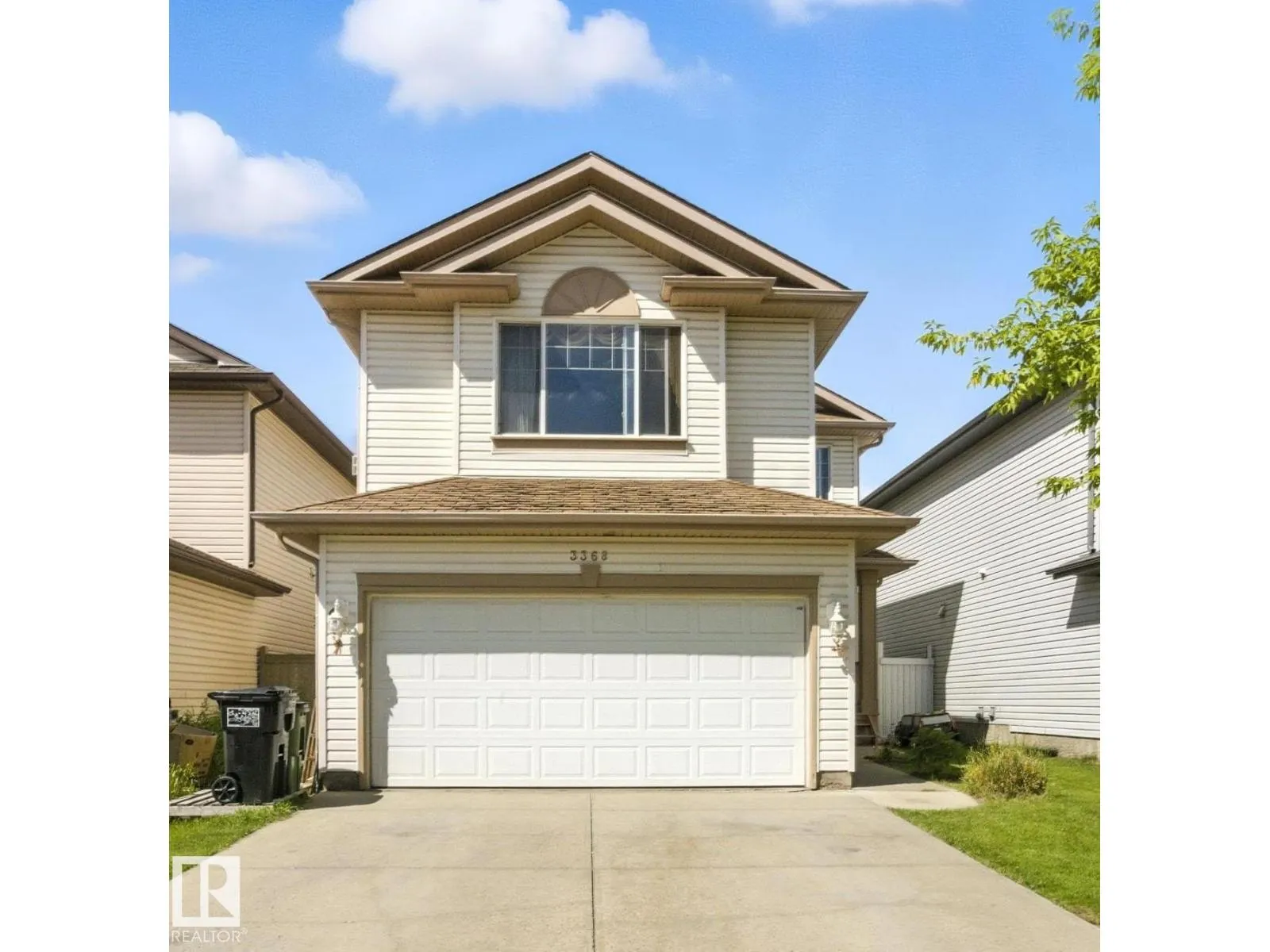 3368 24 AV NW