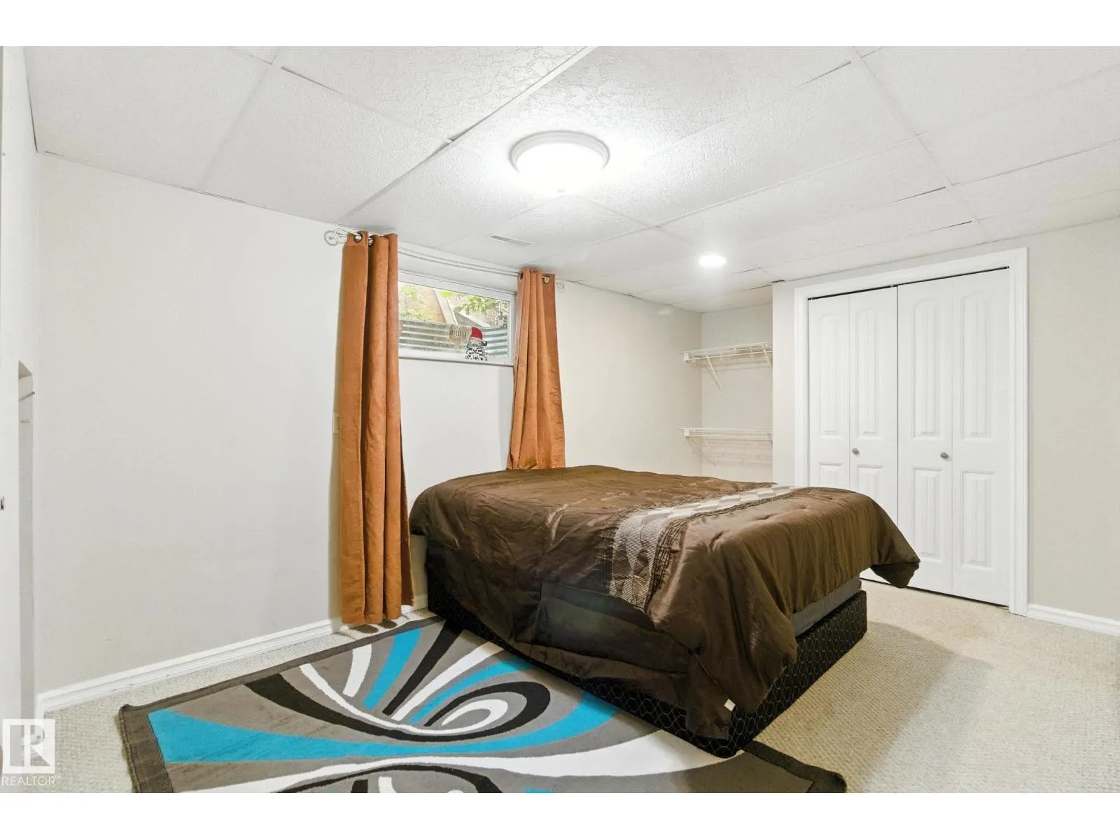 3368 24 AV NW