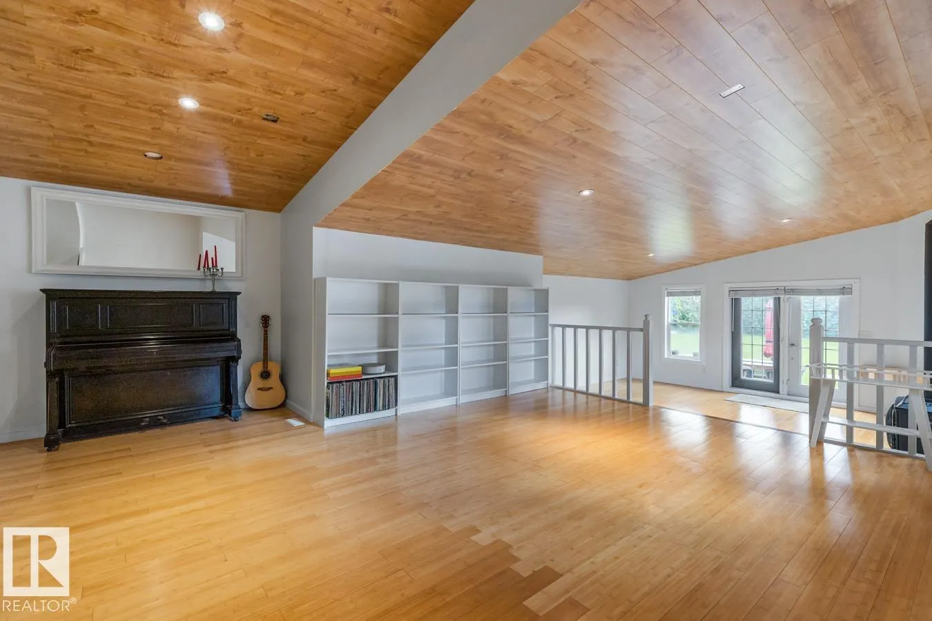 8511 24 AV NW