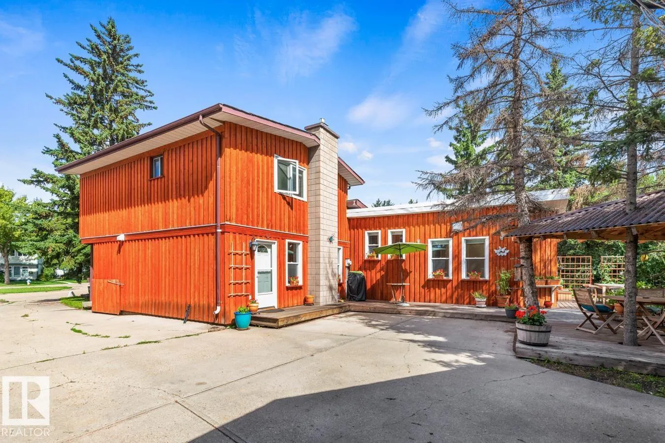 8511 24 AV NW