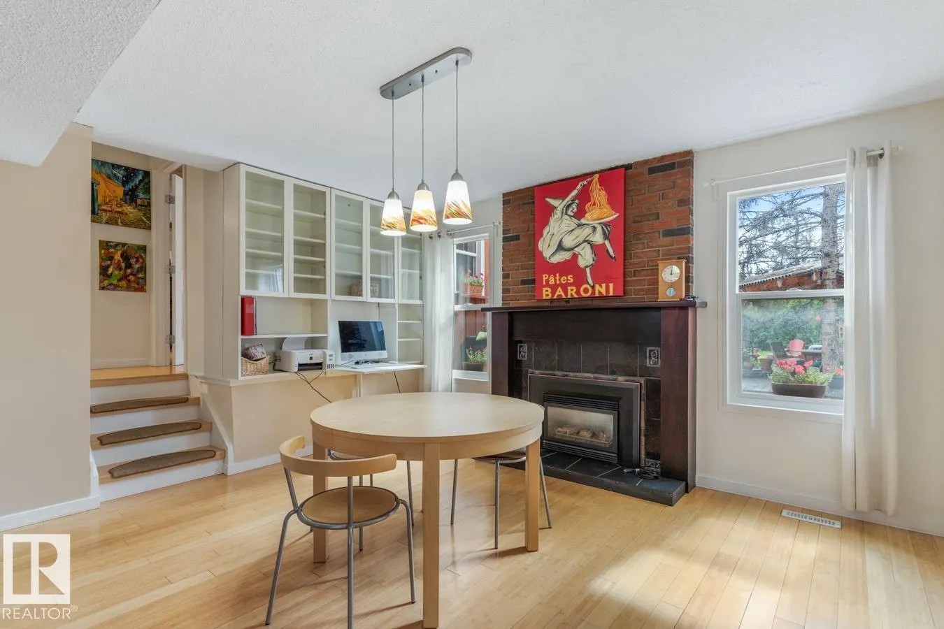 8511 24 AV NW