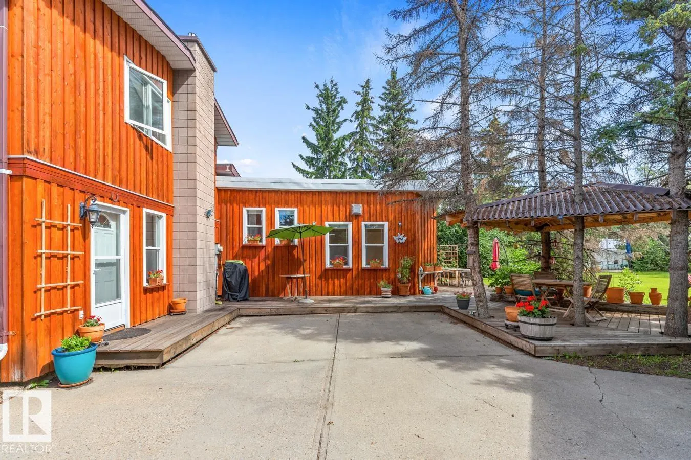 8511 24 AV NW