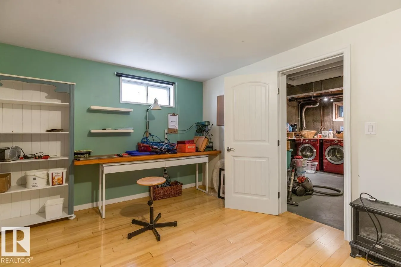 8511 24 AV NW