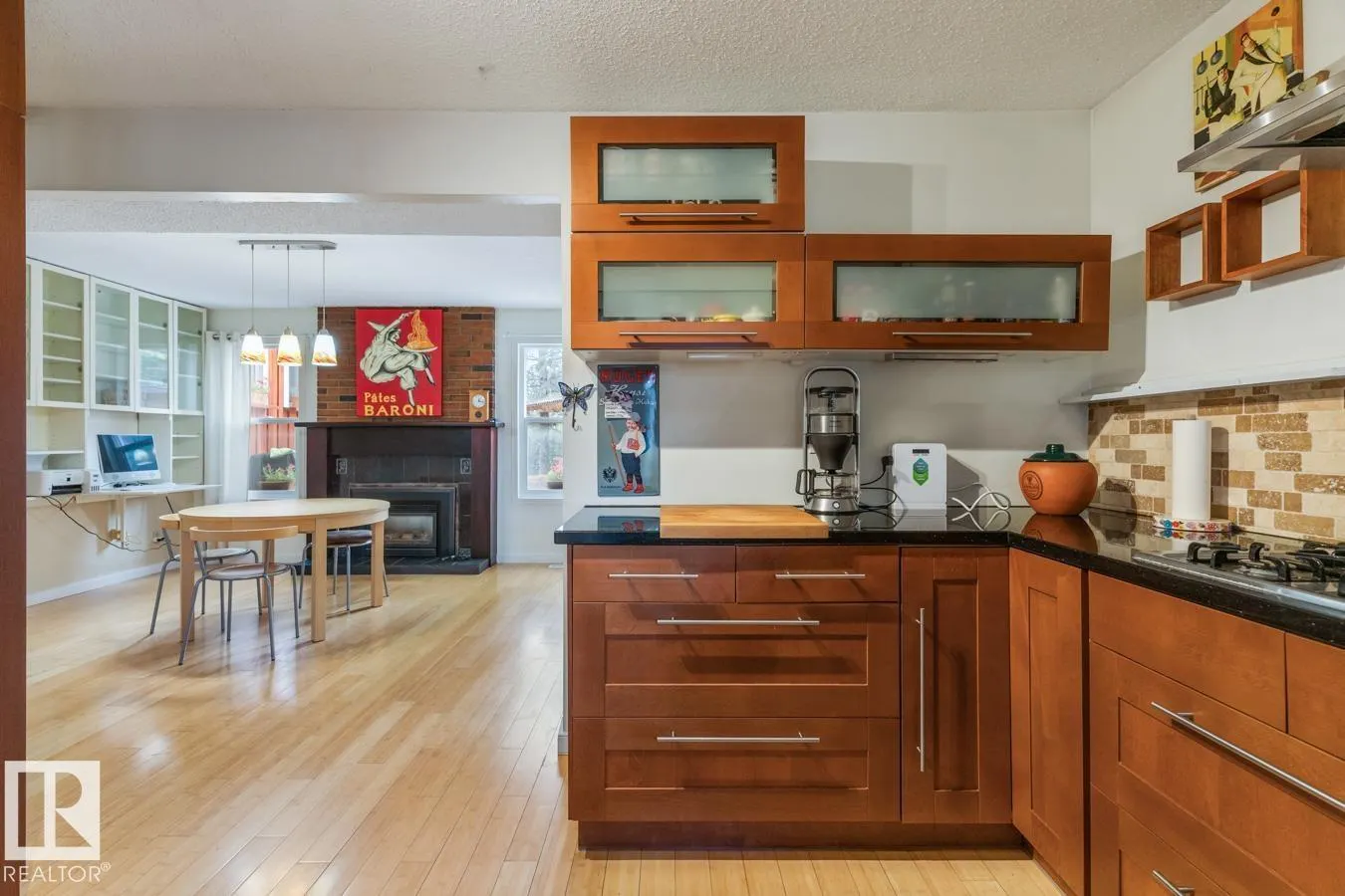 8511 24 AV NW