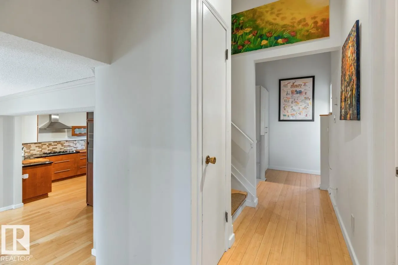 8511 24 AV NW
