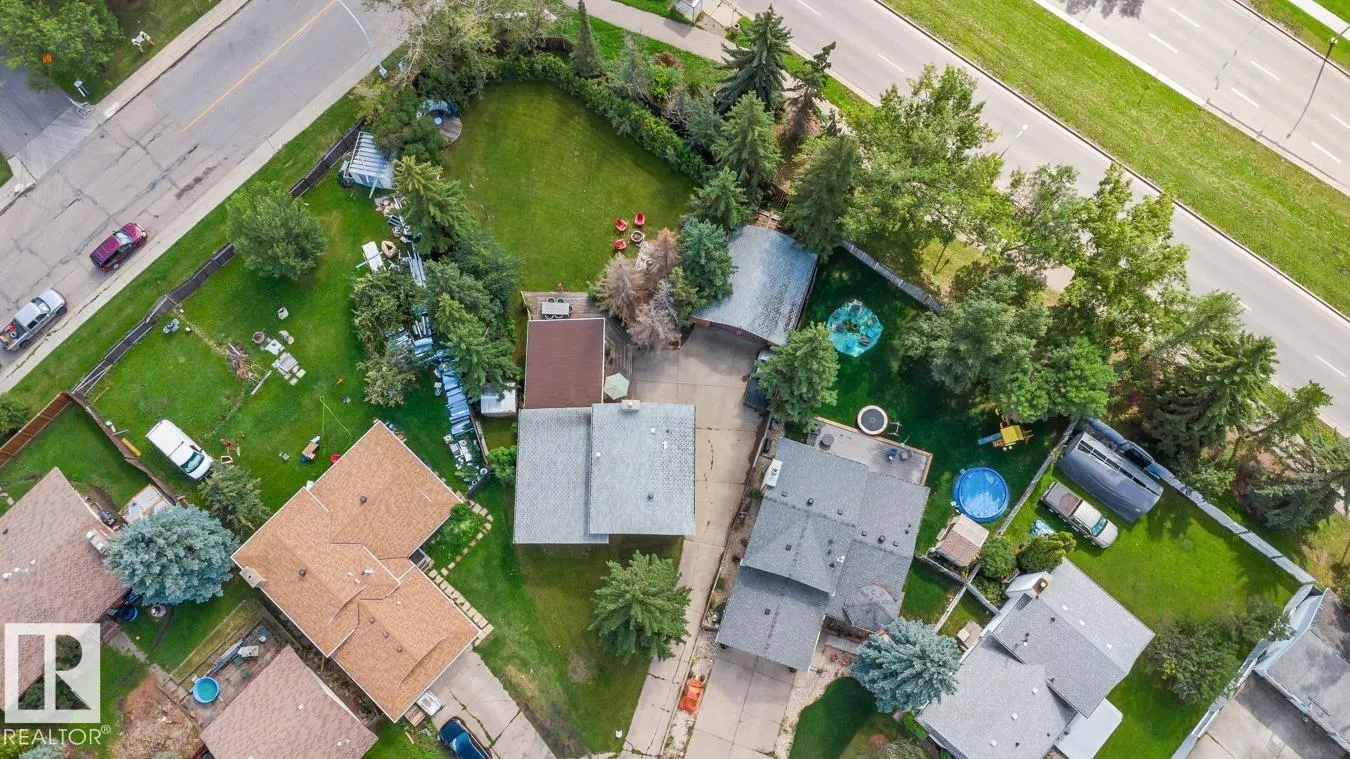 8511 24 AV NW