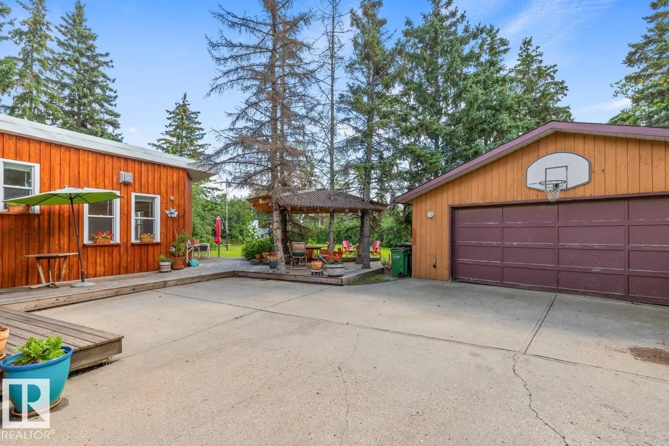 8511 24 AV NW