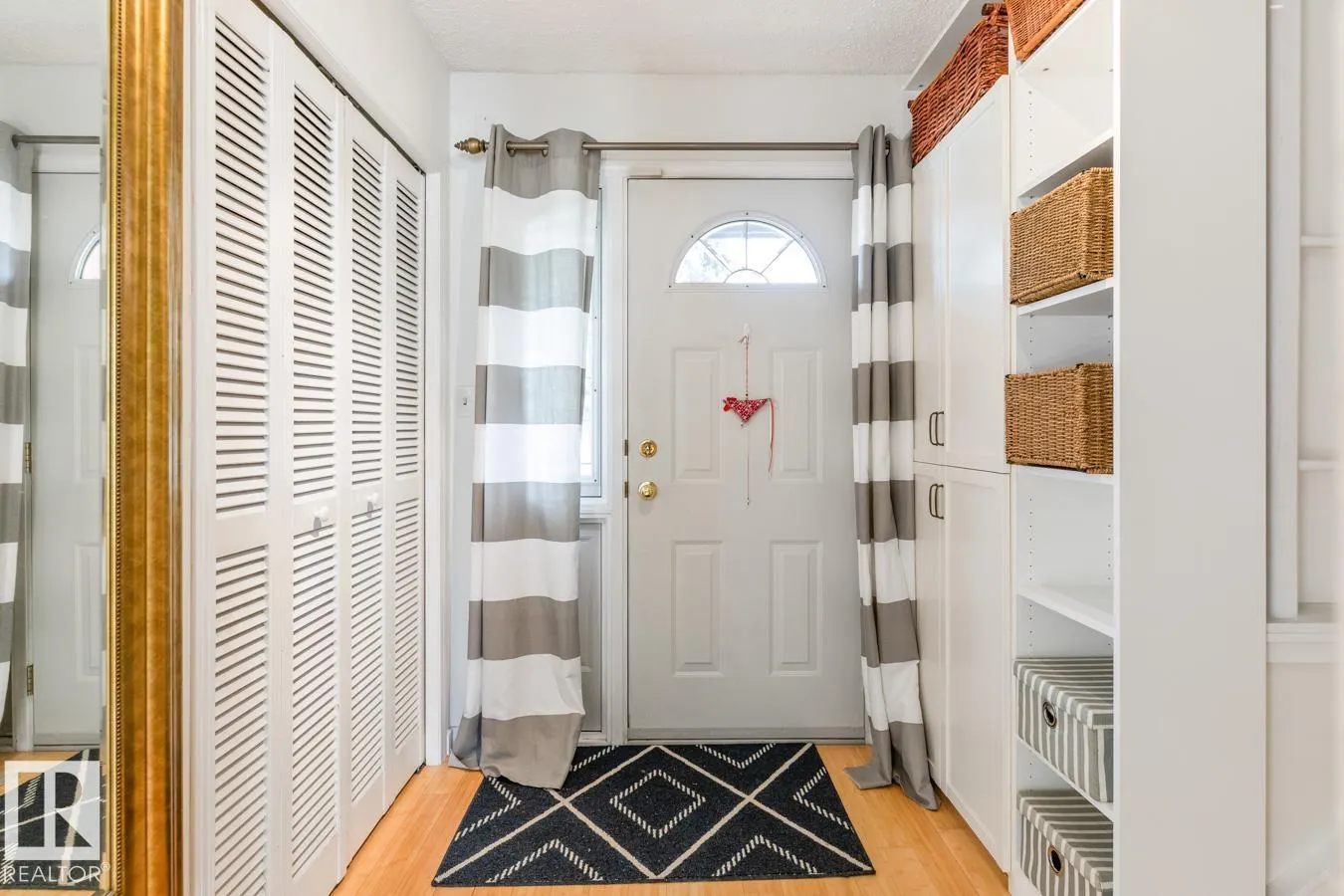 8511 24 AV NW