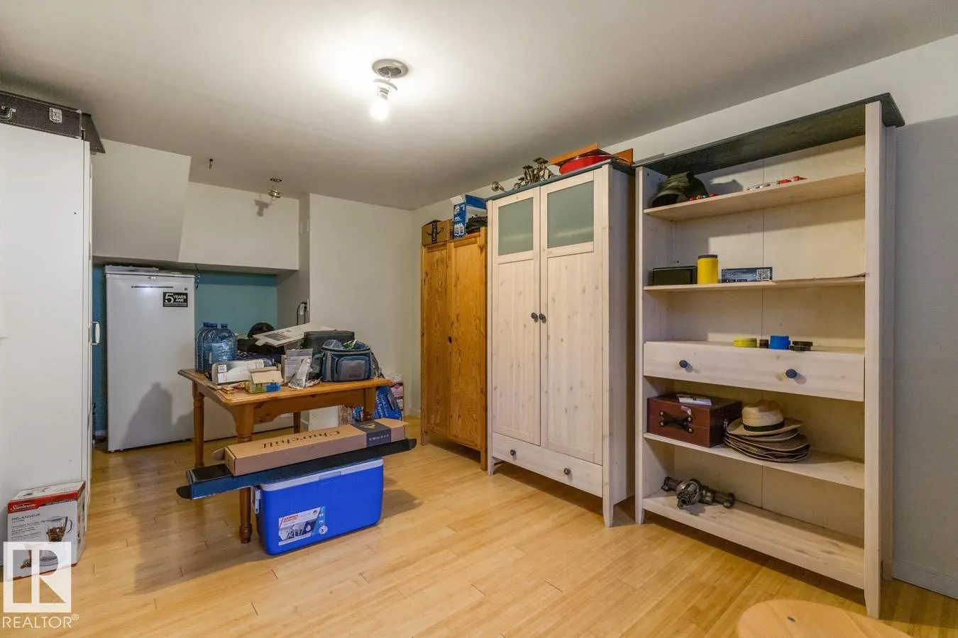 8511 24 AV NW