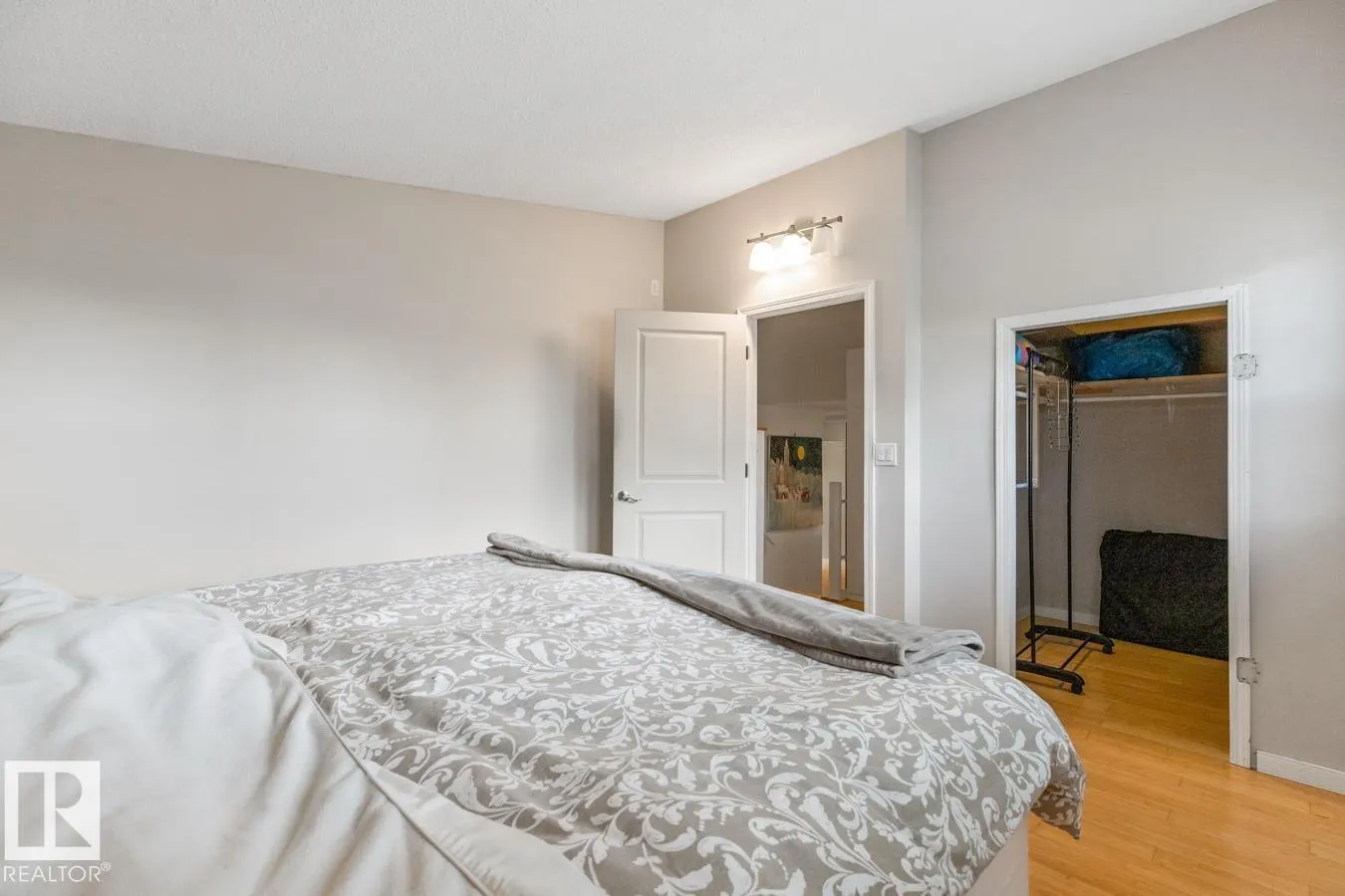 8511 24 AV NW