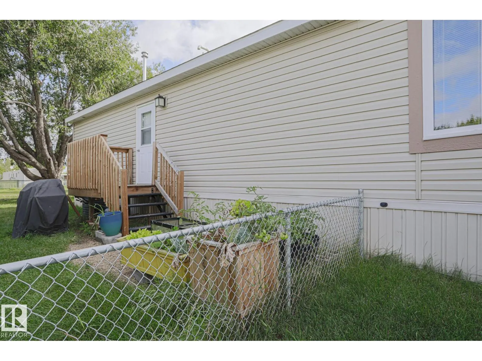 6 The Parkway NW NW