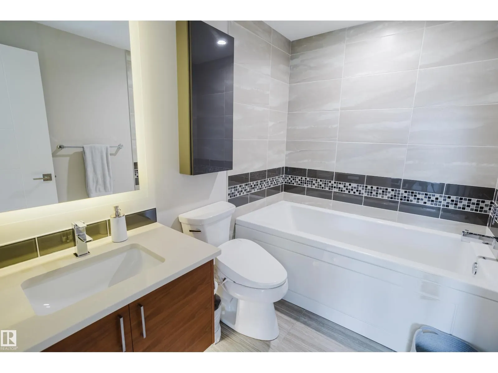 #204 11710 87 AV NW