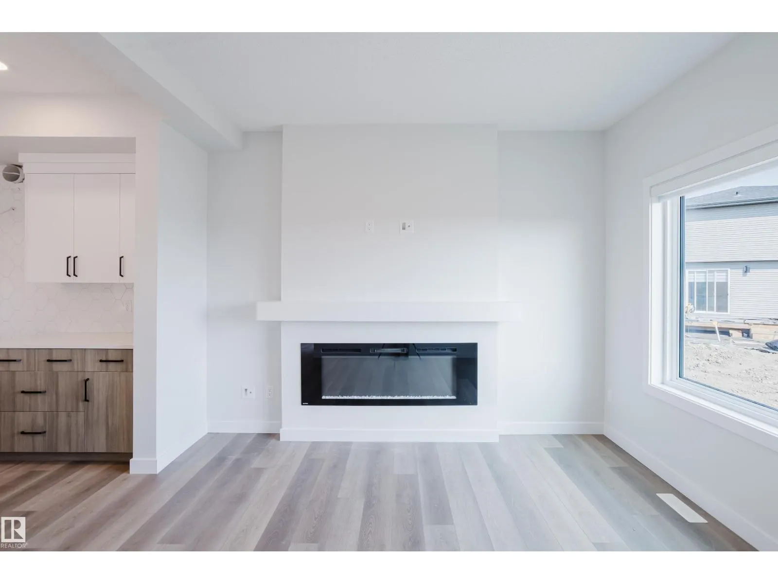 19007 20 AV NW NW