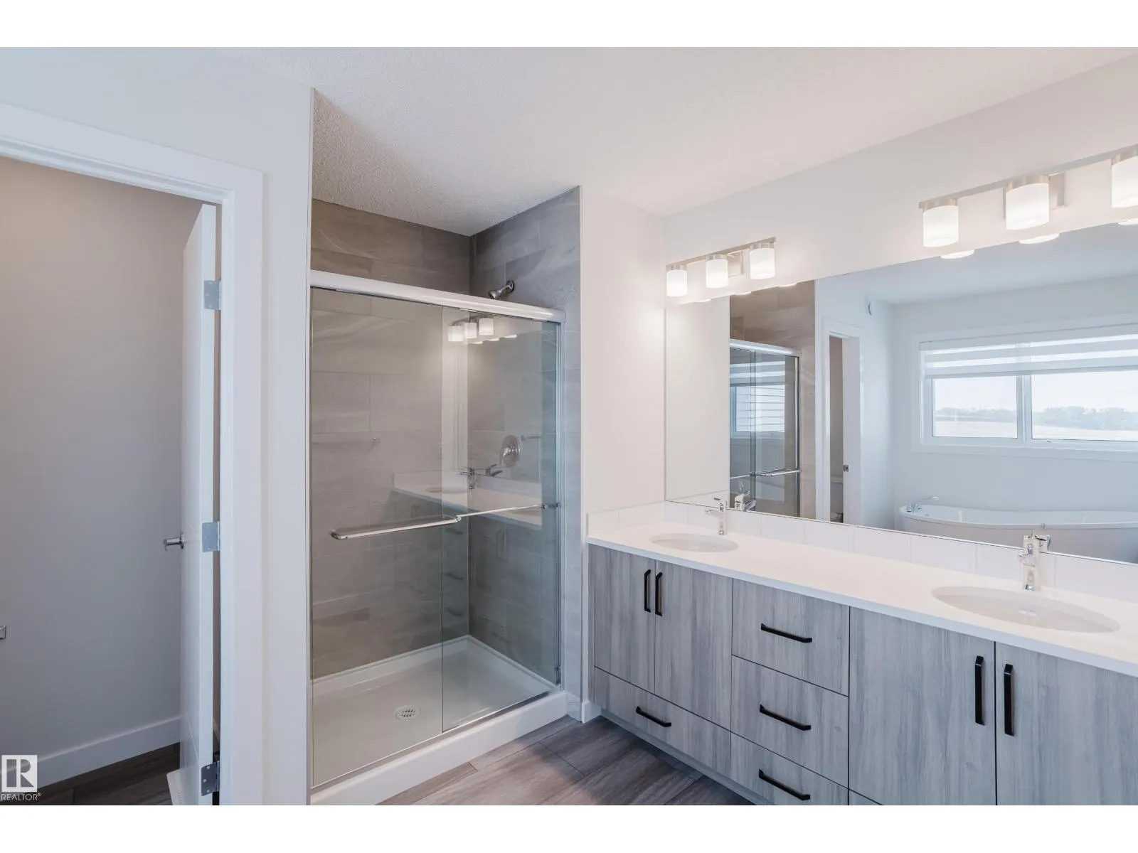 19007 20 AV NW NW