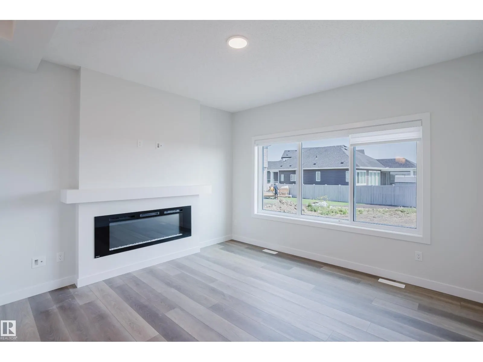 19007 20 AV NW NW
