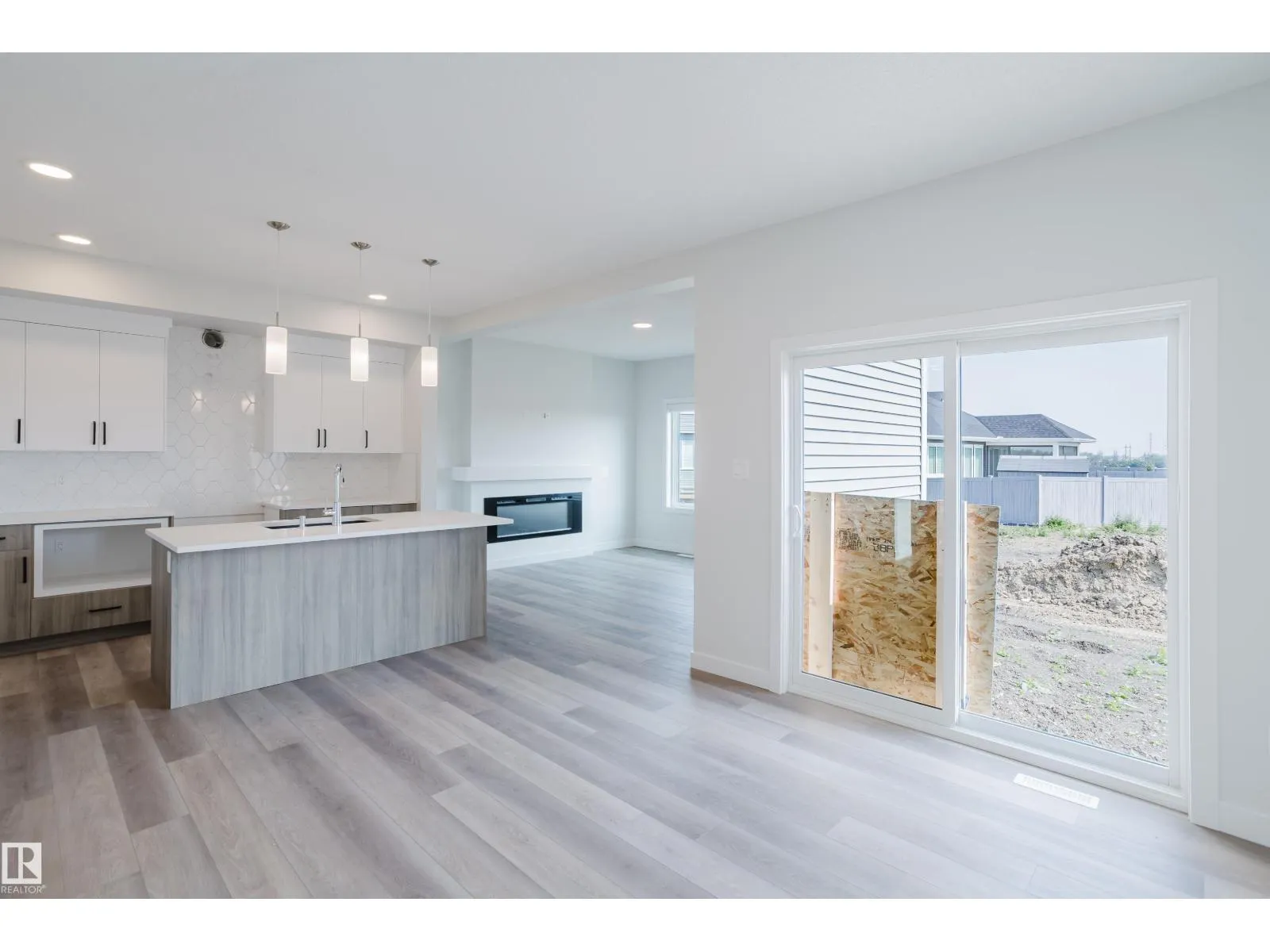 19007 20 AV NW NW