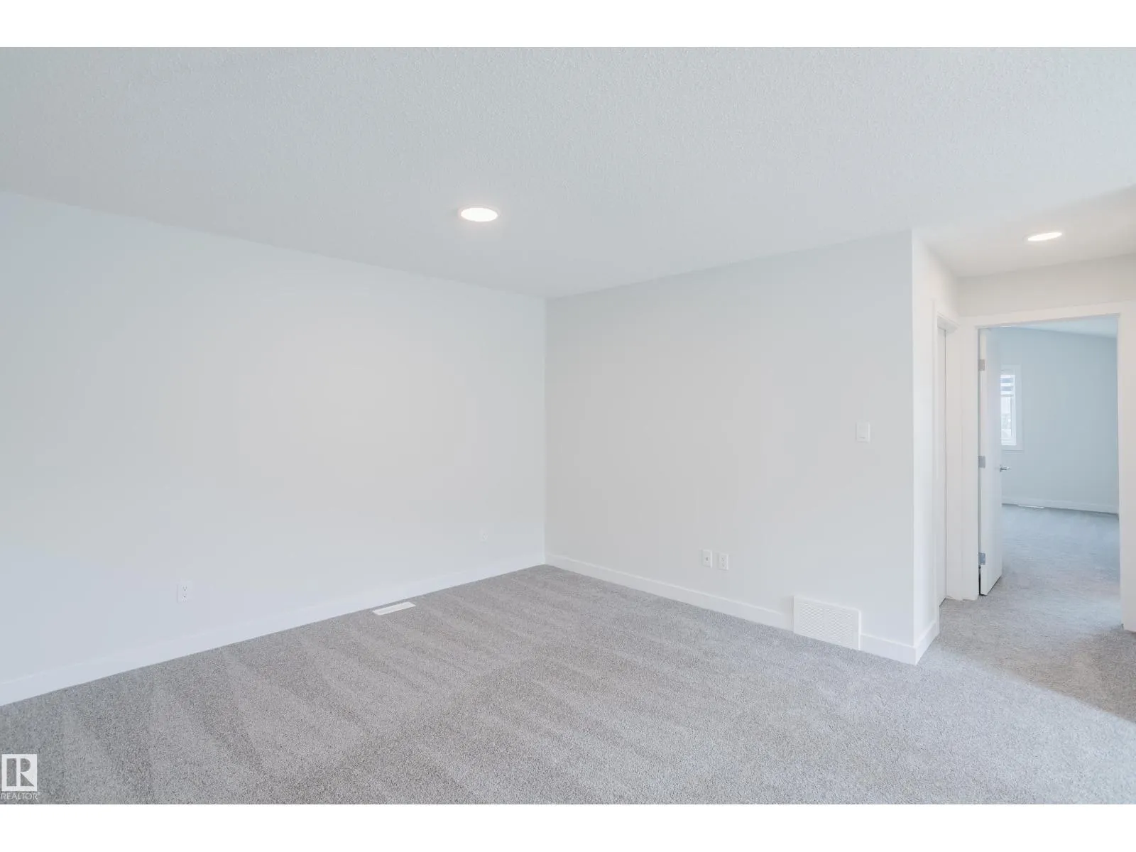 19007 20 AV NW NW