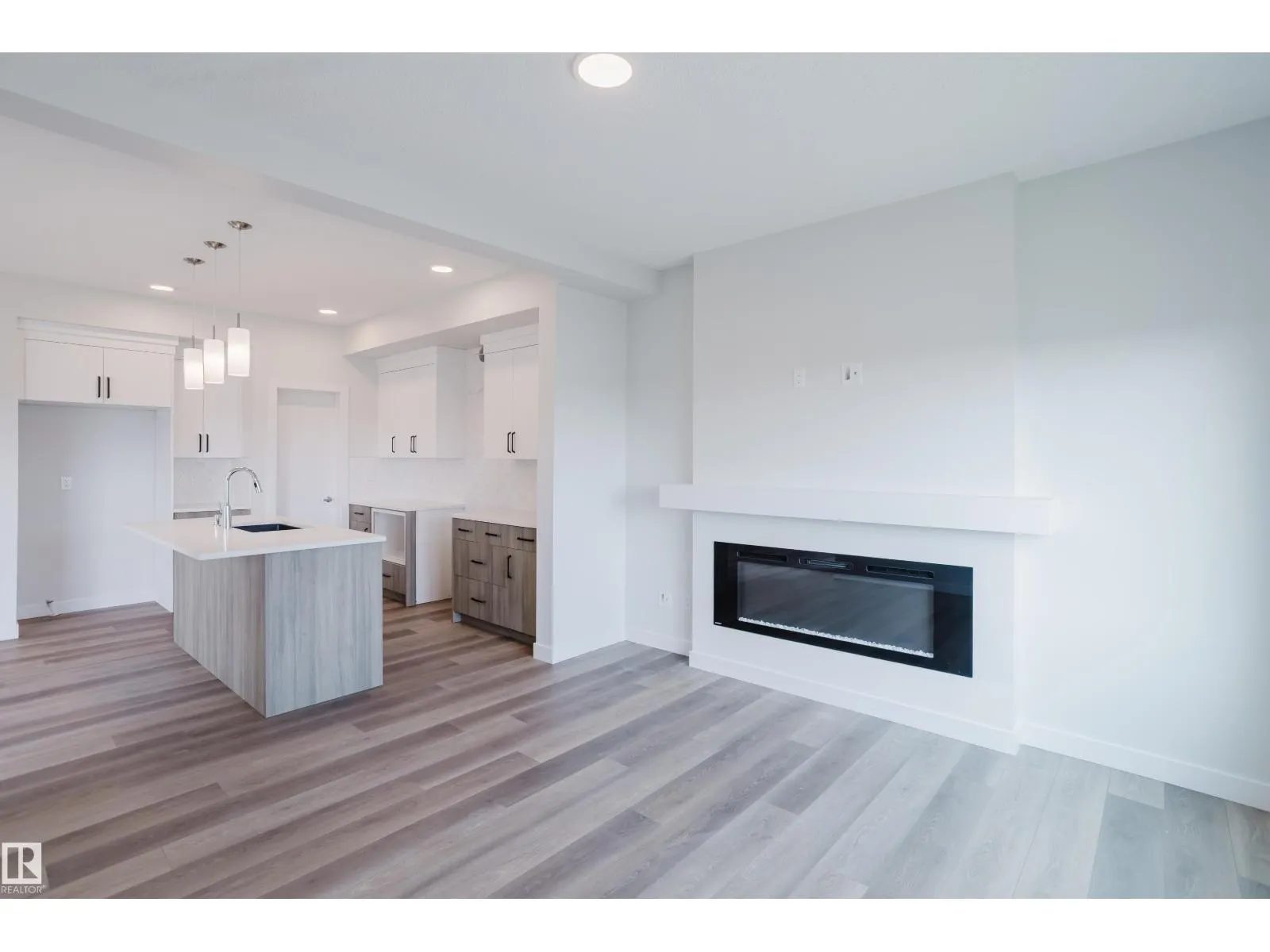 19007 20 AV NW NW