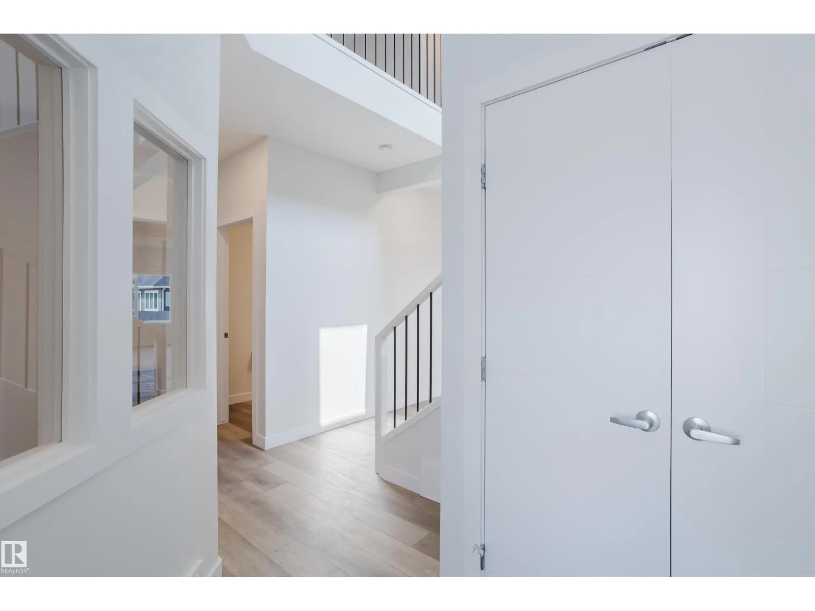 19007 20 AV NW NW