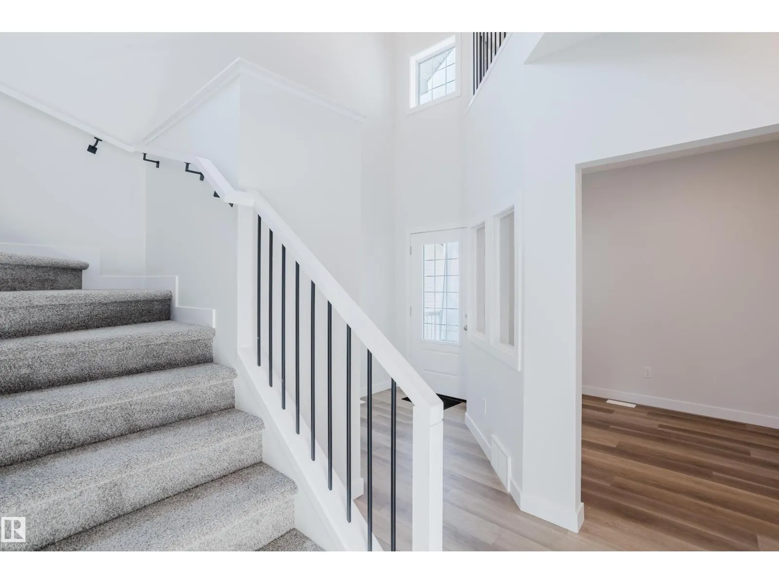 19007 20 AV NW NW