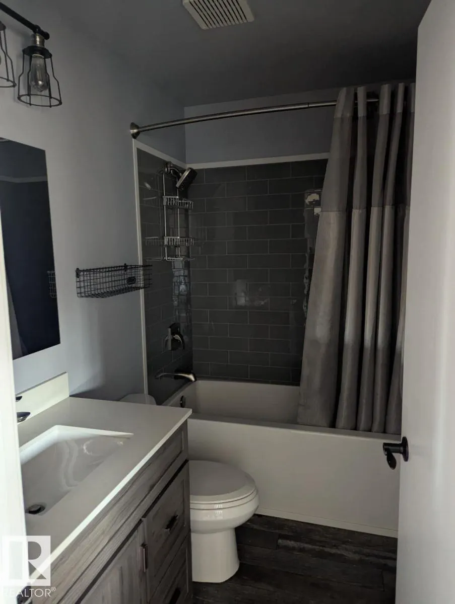 11019 10 AV NW