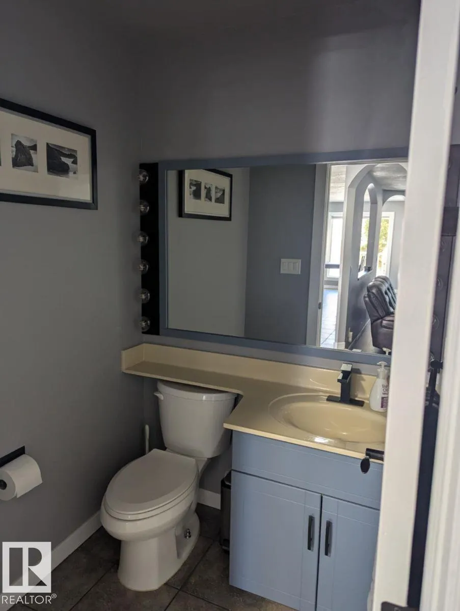 11019 10 AV NW