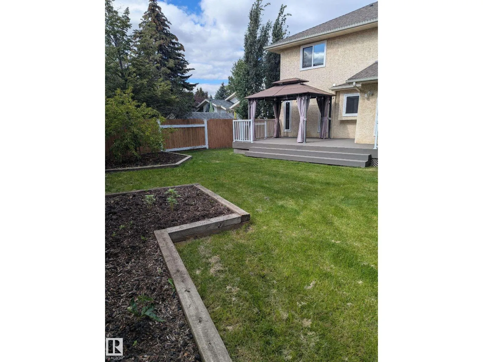 11019 10 AV NW