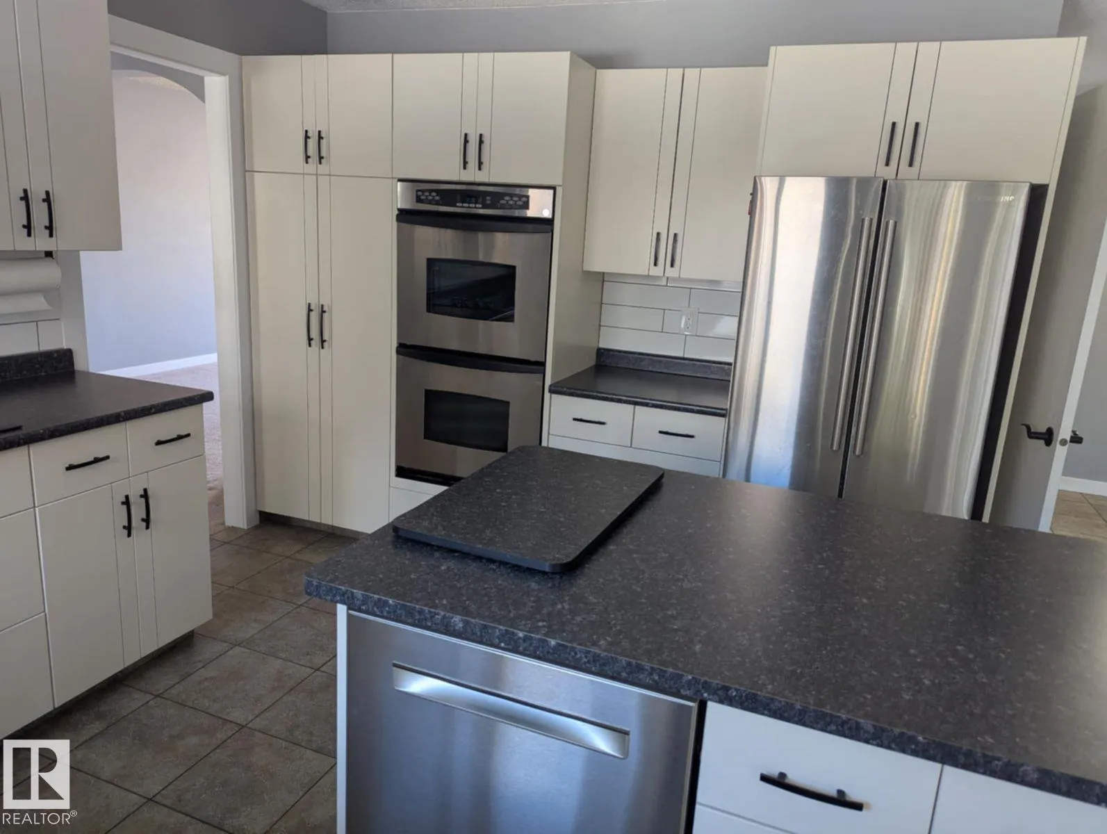 11019 10 AV NW