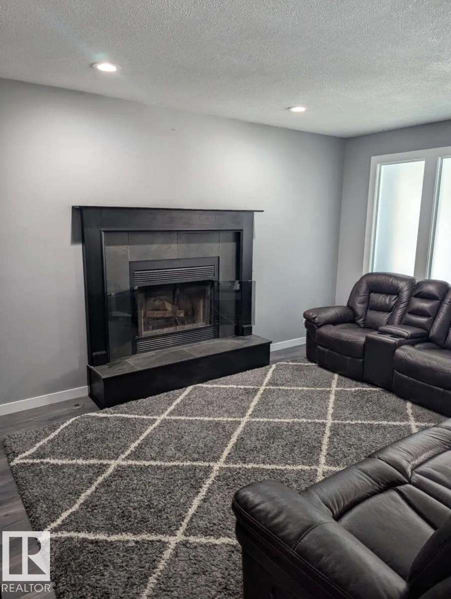 11019 10 AV NW