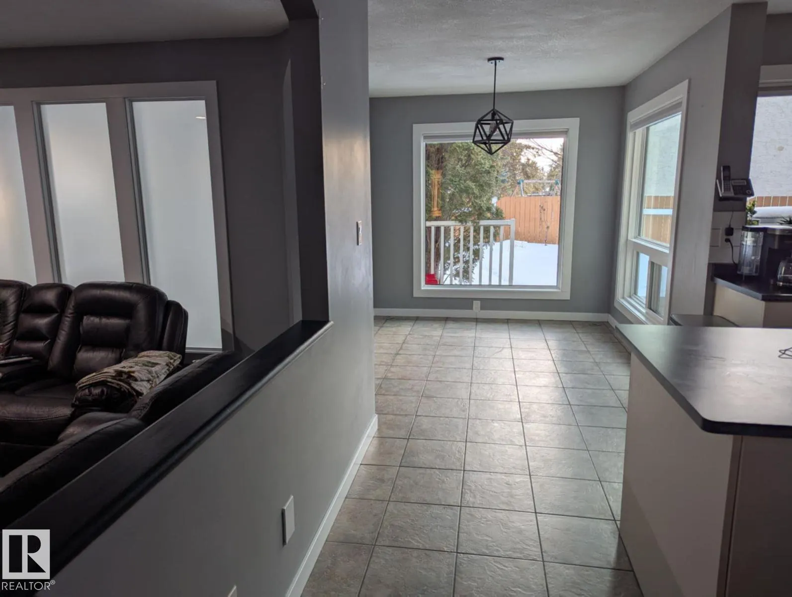 11019 10 AV NW