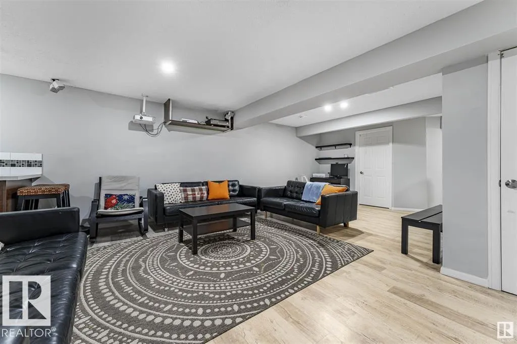 #54 8209 217 ST NW