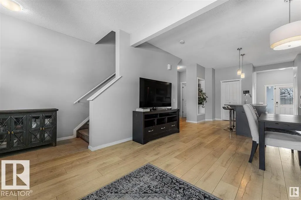 #54 8209 217 ST NW