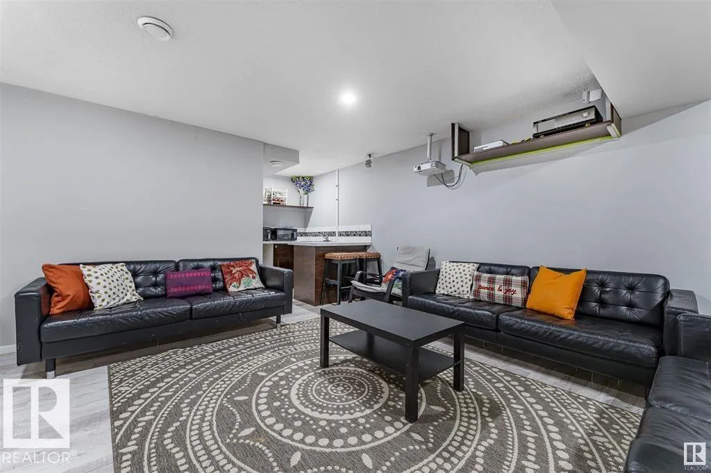 #54 8209 217 ST NW