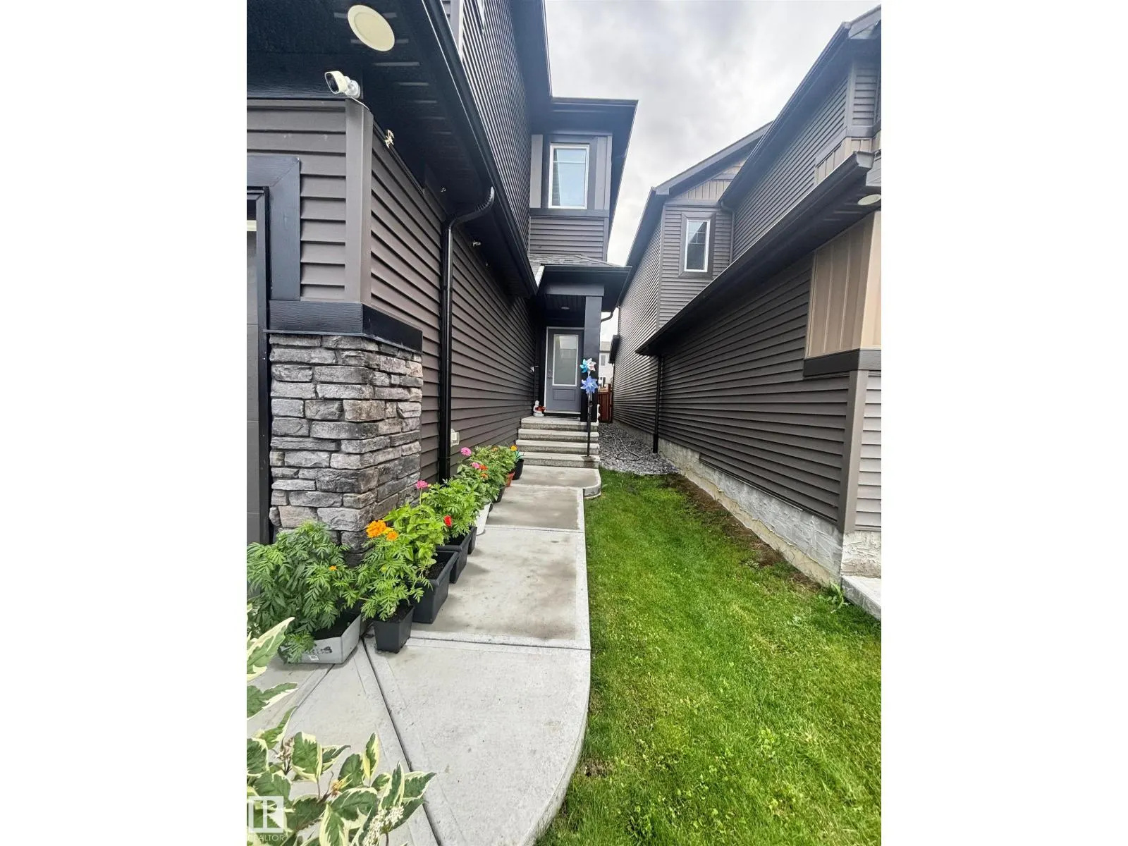 2084 GRAYDON HILL CR SW SW
