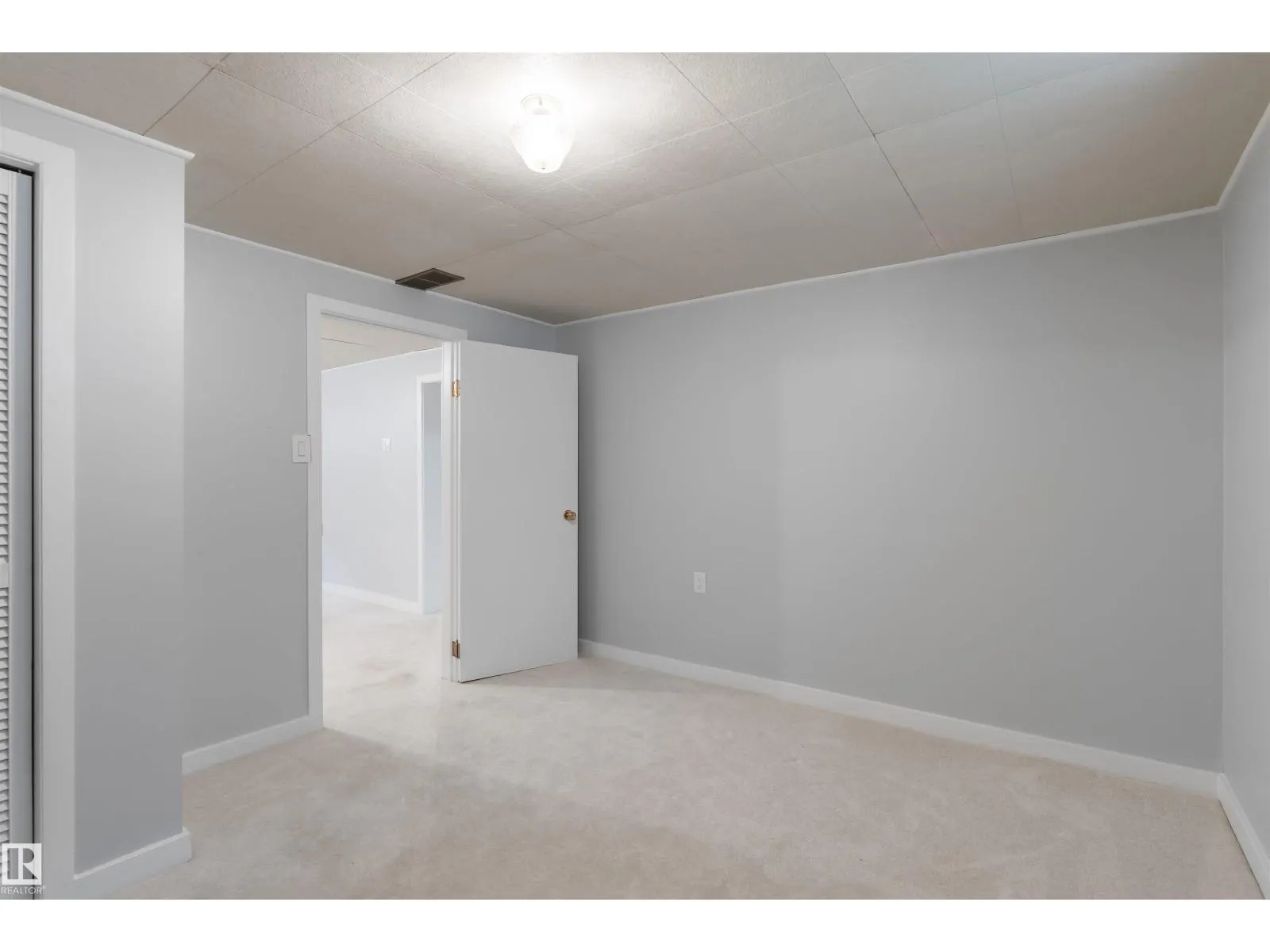 11835 45 ST NW