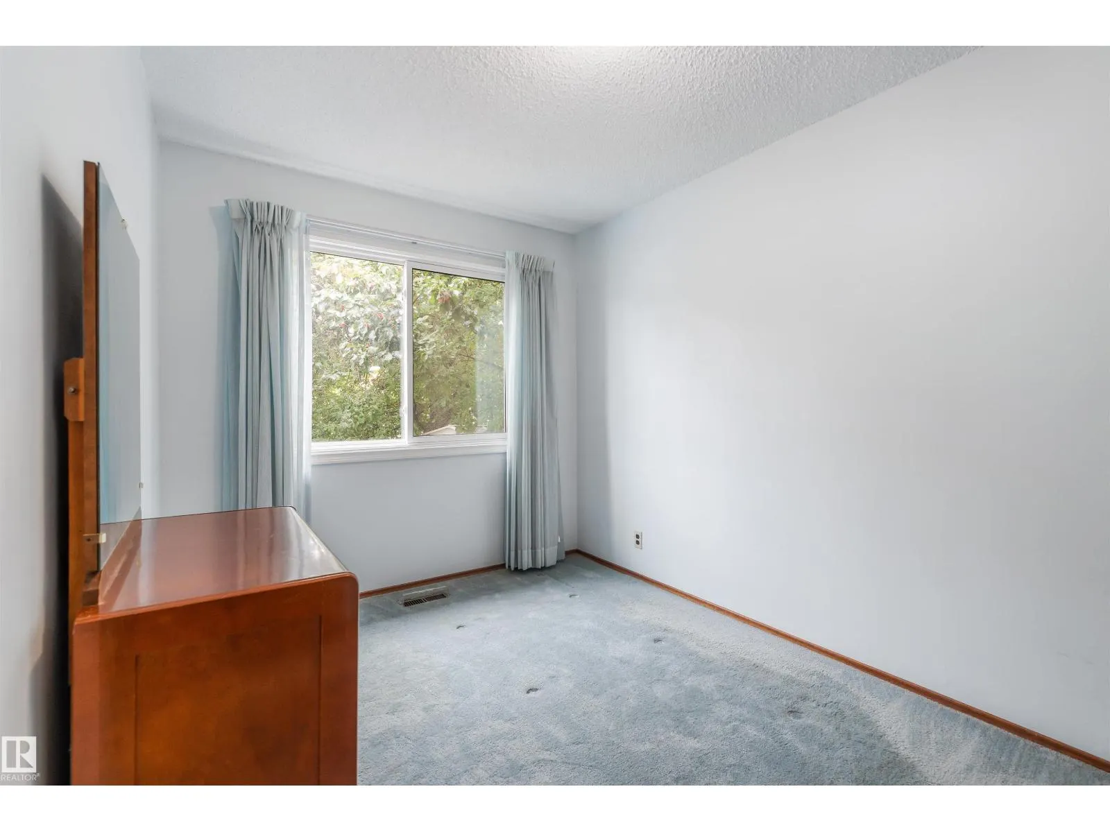 11835 45 ST NW