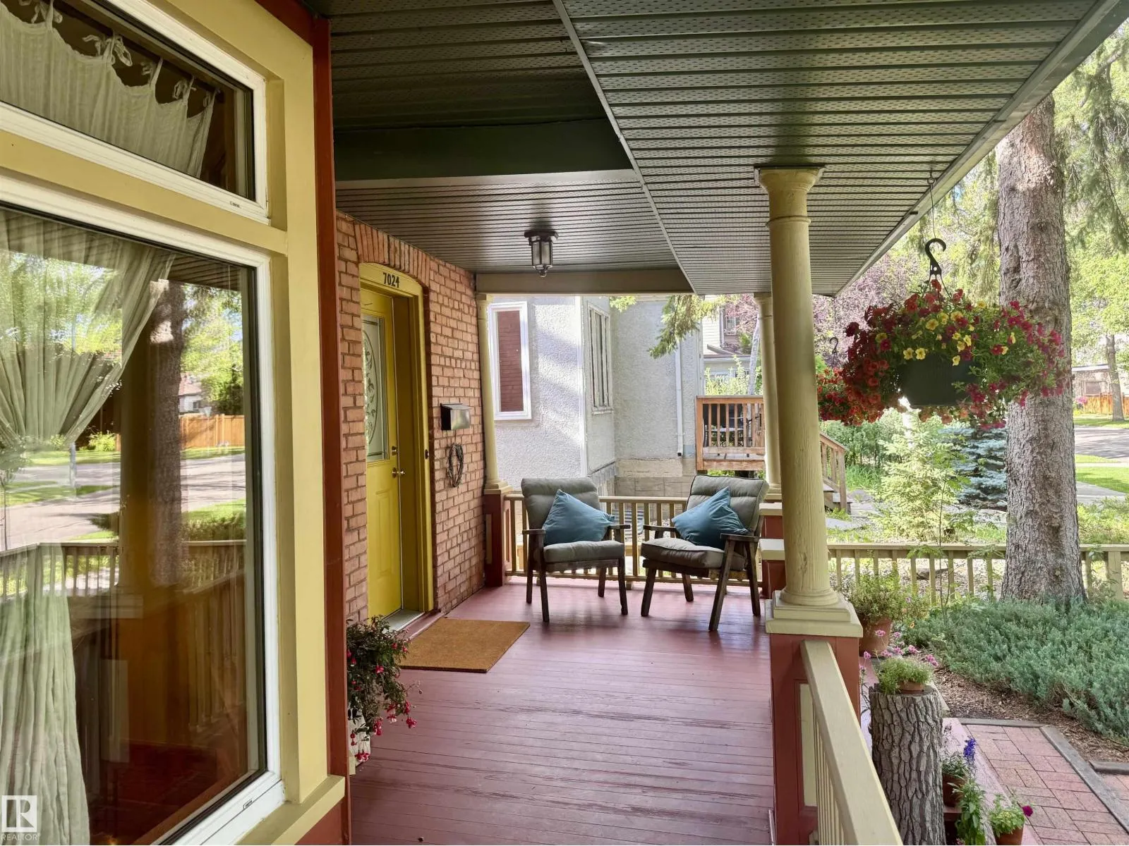 7024 105A ST NW