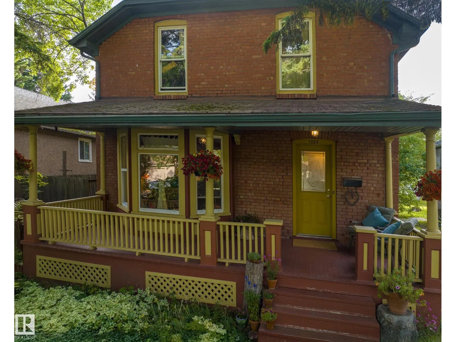 7024 105A ST NW