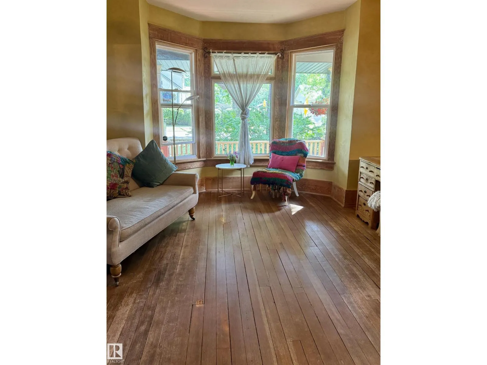 7024 105A ST NW