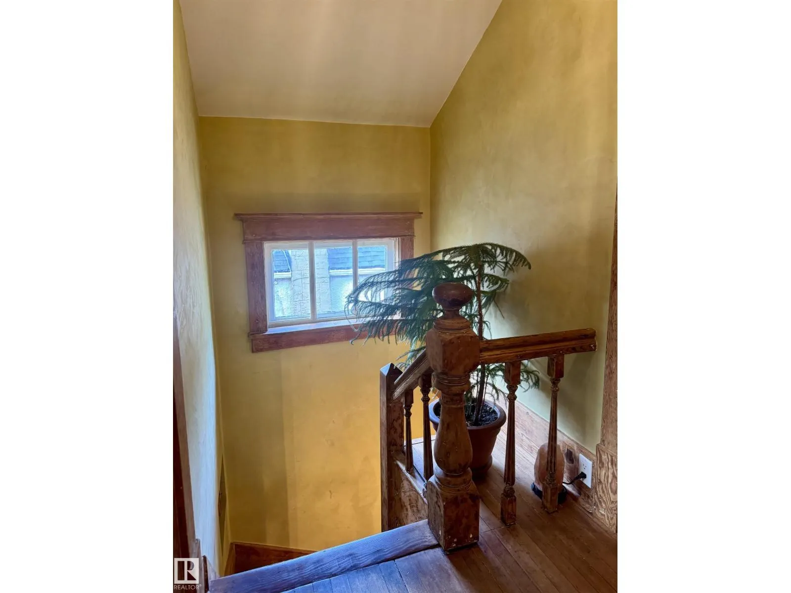 7024 105A ST NW