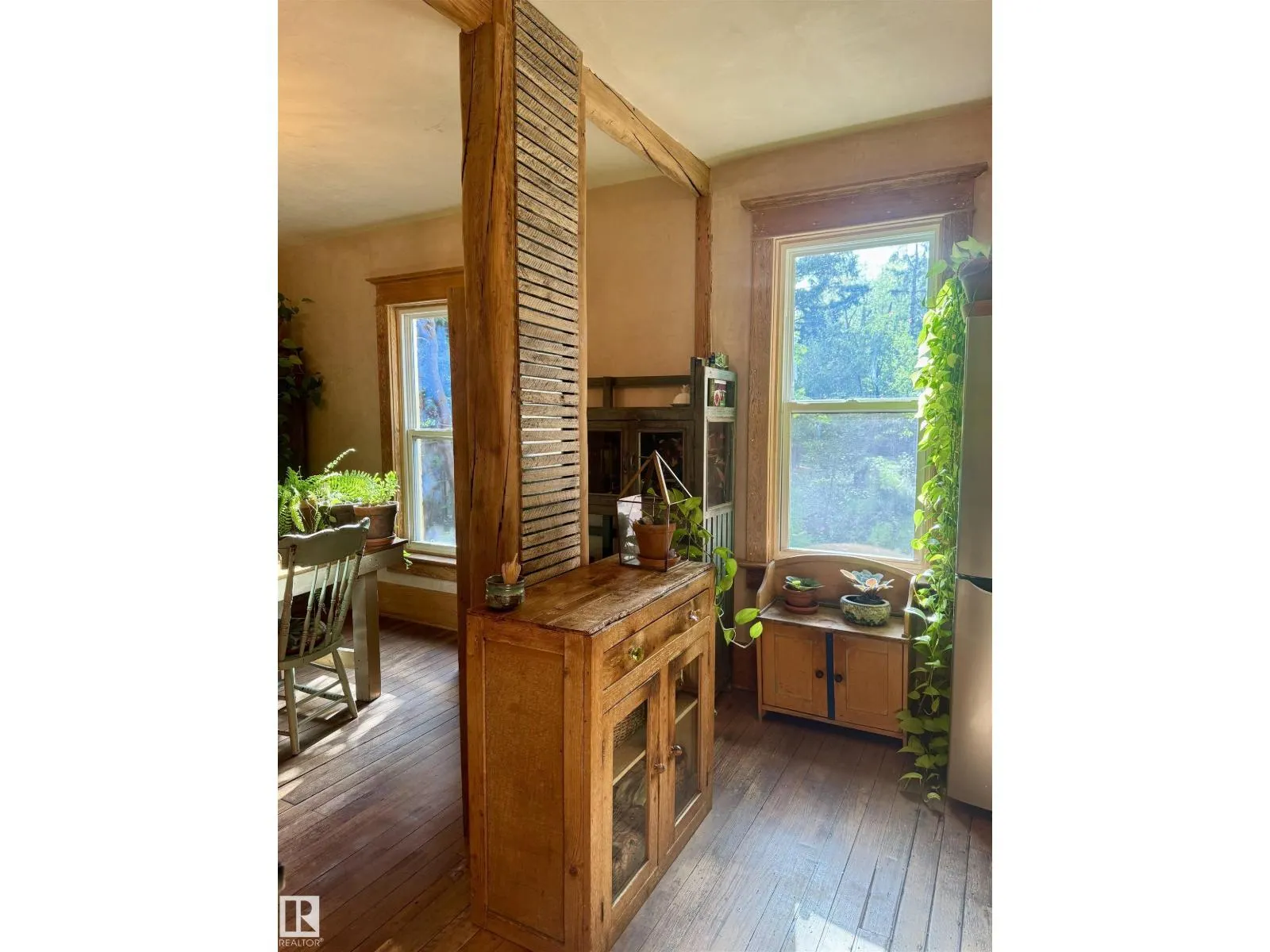 7024 105A ST NW